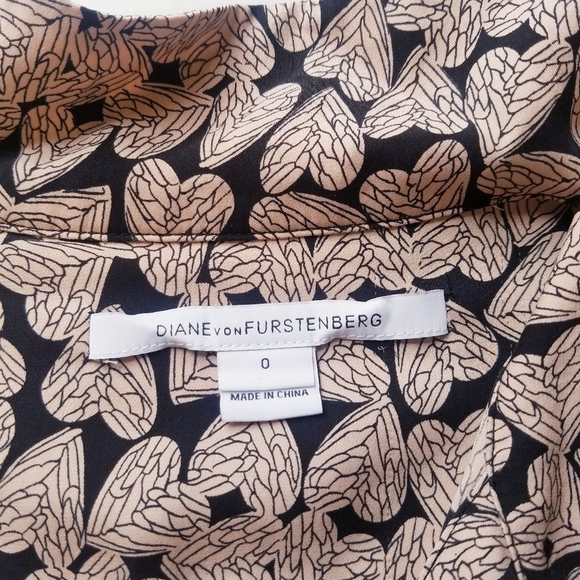 🌸 Diane Von Furstenberg | 100% Silk Hearts Buttondown top S - Picture 2 of 12